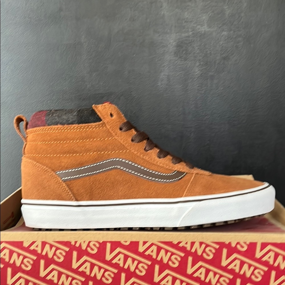 BRAND NEW Vans Ward MTE!!!